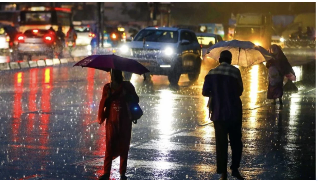 బంగాళాఖాతంలో అల్పపీడనం.. ఏపీ, తెలంగాణలోని ఈ జిల్లాల్లో నేడు దంచికొట్టనున్న వానలు..