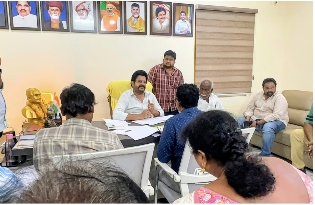 గుడివాడలో విద్యుత్ అభివృద్ధి పనులపై ఎమ్మెల్యే సమీక్ష