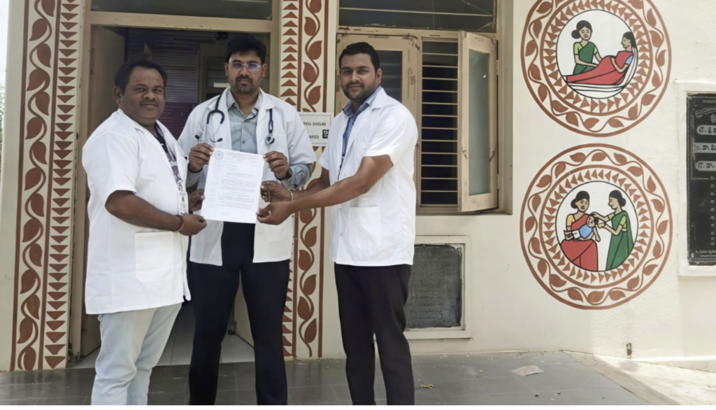 కాంట్రాక్టు ఉద్యోగులను రెగ్యులర్ చేయాలి..